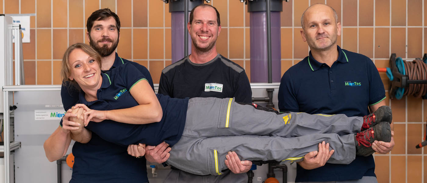 Services Service production Strong team
